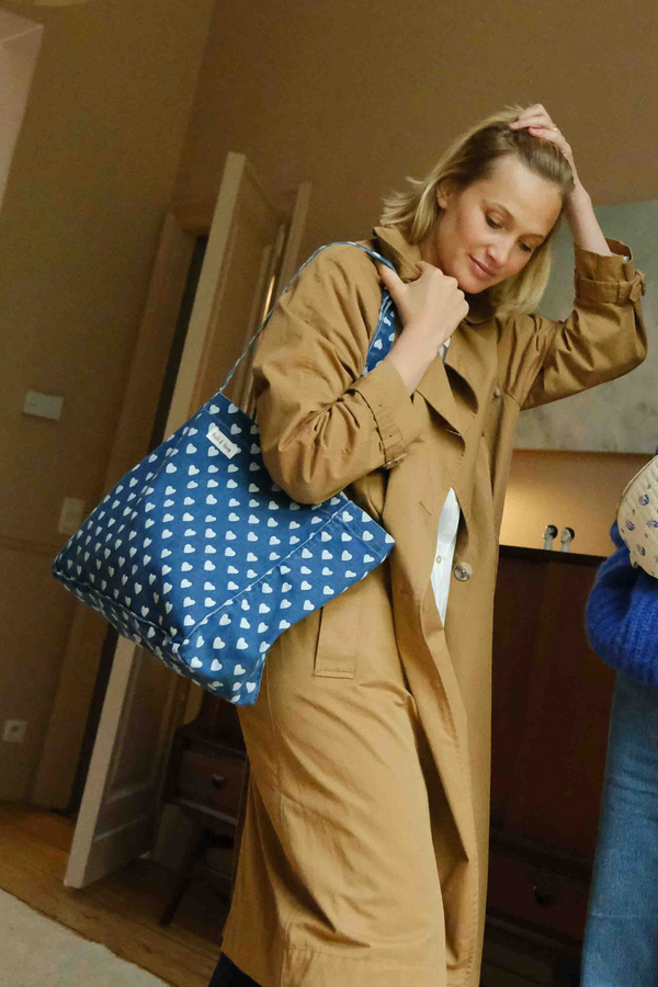 Grand sac cabas en denim, imprimé coeur. Accessoires et sacs pour femme en coton.